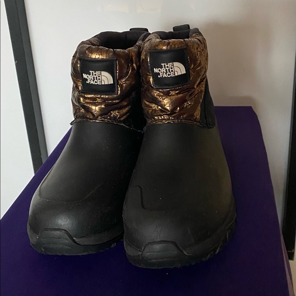 Brand New Light-weight The North Face Boots - Picture 2 of 2